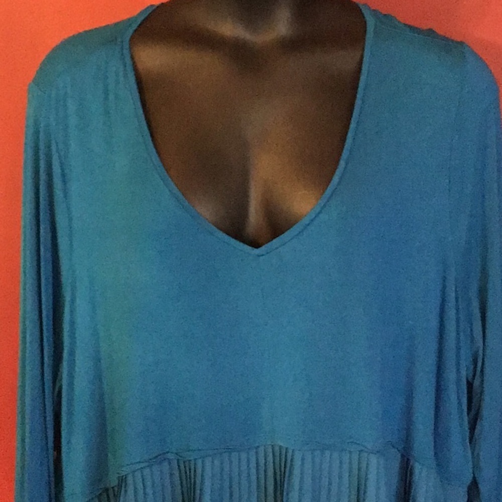 THE LIMITED COLLECTION PLEATED TOP SIZE 3X - Picture 2 of 3